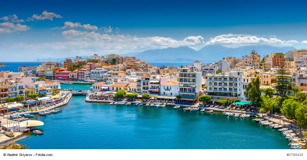Bild des kleine Hafens von Agios Nikalos. 
