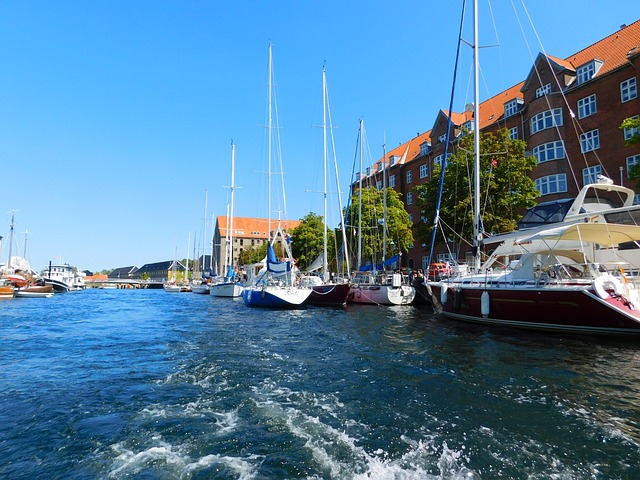 Wasserkanal und Segelschiffe in Kopenhagen