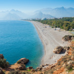 Urlaub an der Türkischen Riviera, Panoramablick über den Konyaalti Strand in Antalaya