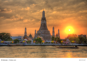 Eine der bekanntesten Sehenswürdigkeiten in Bangkok, der War Arun Tempel