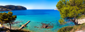 Blick auf eine Bucht vor Mallorca, Spanien.