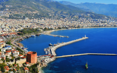 Panoramablick, Hafen von Alanya und Red Tower