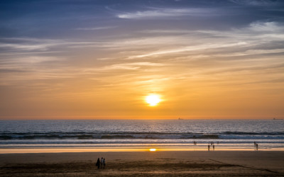 Sonnenuntergang am Strand von Agadir, während eines Urlaubs in Marokko.