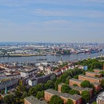 Panoramablick über Hamburgs Sehenswürdigkeiten an der Elbe